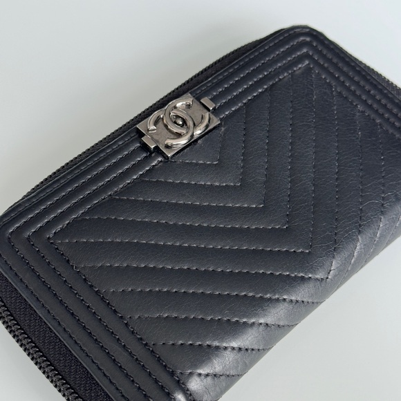 SOLD❌ Chanel Boy Zipped Wallet - Picture 11 of 13